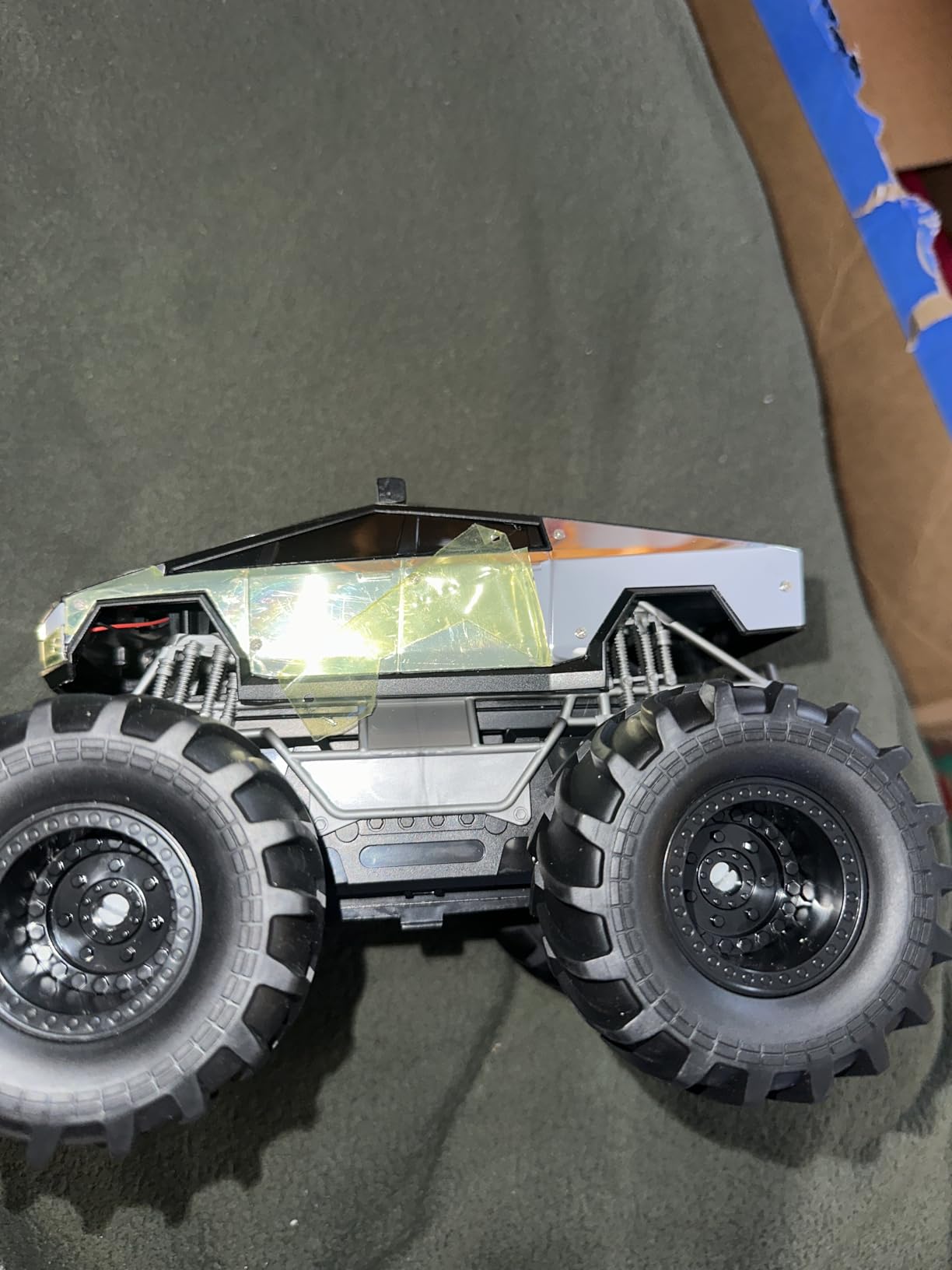 Amphibious Remote Control Car, 1:18 Monster Truck Toys for Boys RC Cars, 2.4 GHz Waterproof RC Trucks, 4WD All Terrain Off-Road Pickup, Kids Christmas Birthday Gifts Present Boys Girls Toys Ages 6+ customer photo 2