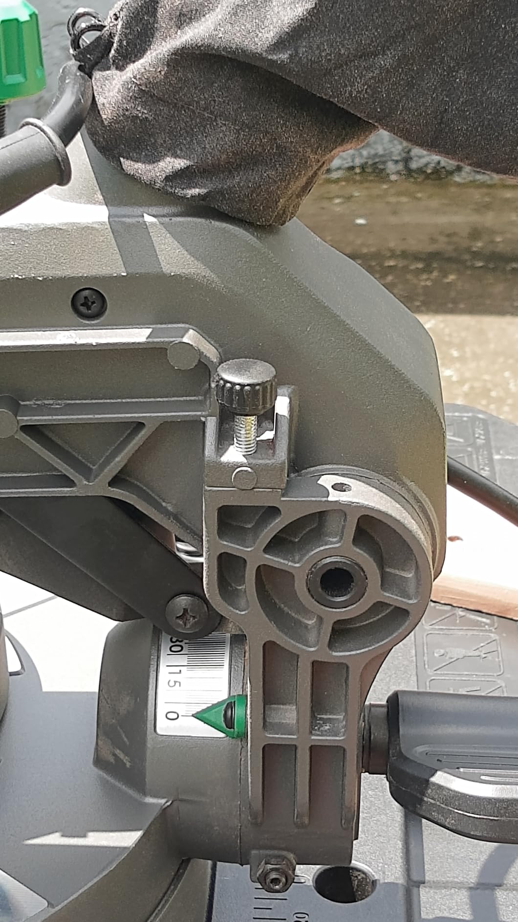 Metabo HPT 10-Inch Single Bevel Compound Miter Saw, 15-Amp Power Saw with Xact Cut Shadow Line, Precision Miter Angles, Single Bevel 0-45 Degrees, 40T TCT Miter Saw Blade, Lightweight Design, C10FCG2 customer photo 1