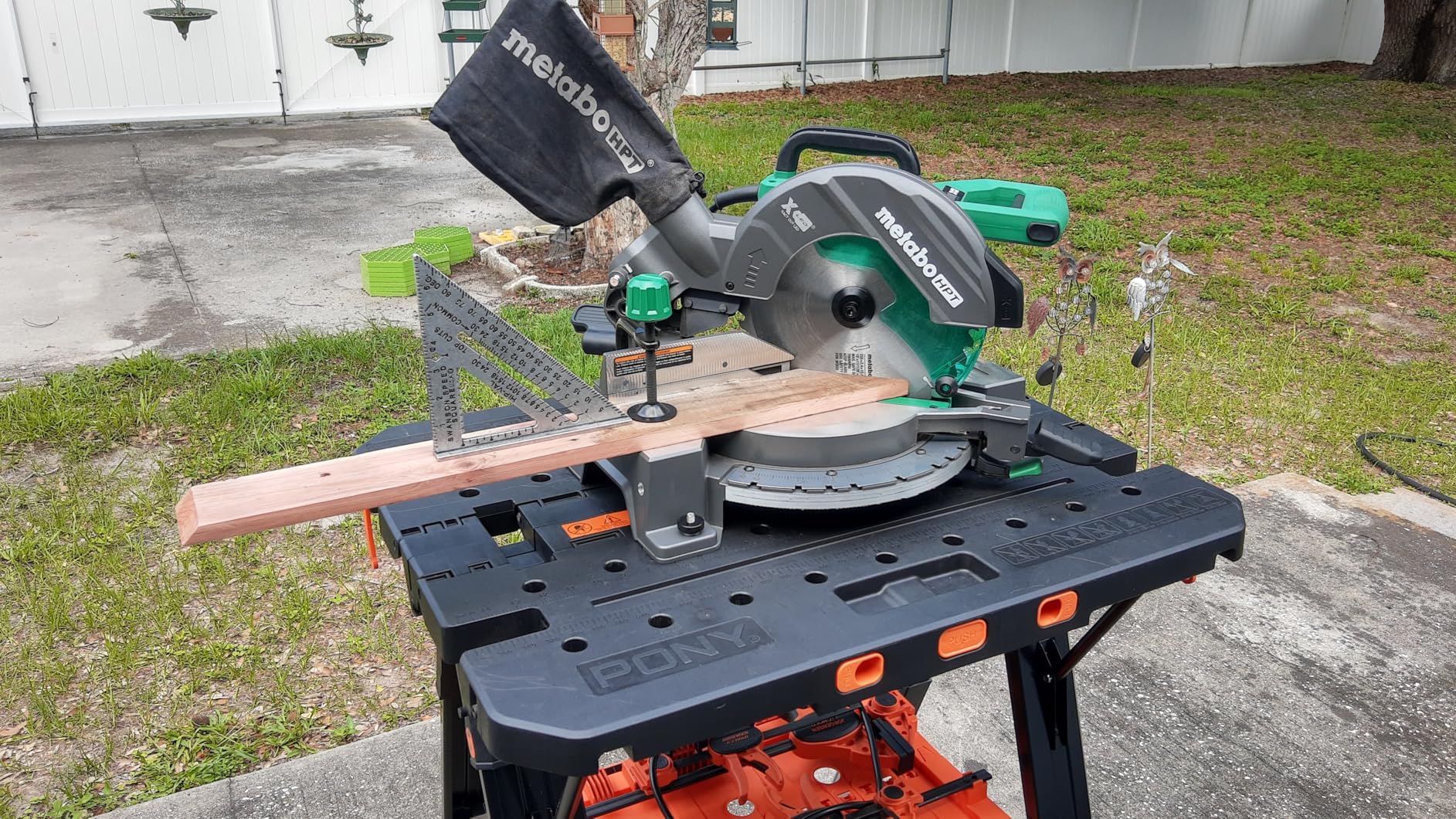 Metabo HPT 10-Inch Single Bevel Compound Miter Saw, 15-Amp Power Saw with Xact Cut Shadow Line, Precision Miter Angles, Single Bevel 0-45 Degrees, 40T TCT Miter Saw Blade, Lightweight Design, C10FCG2 customer photo 2