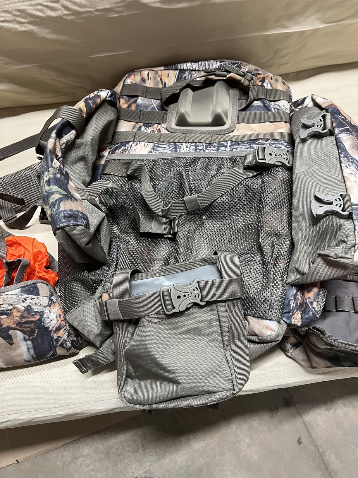 BLISSWILL Upgraded Hunting Backpack,With Padded Weapon Compartment for Bow Rifle，For Deer and Elk Hunting，Hunting bag with Rain Cover(Forest Floor) customer photo 2