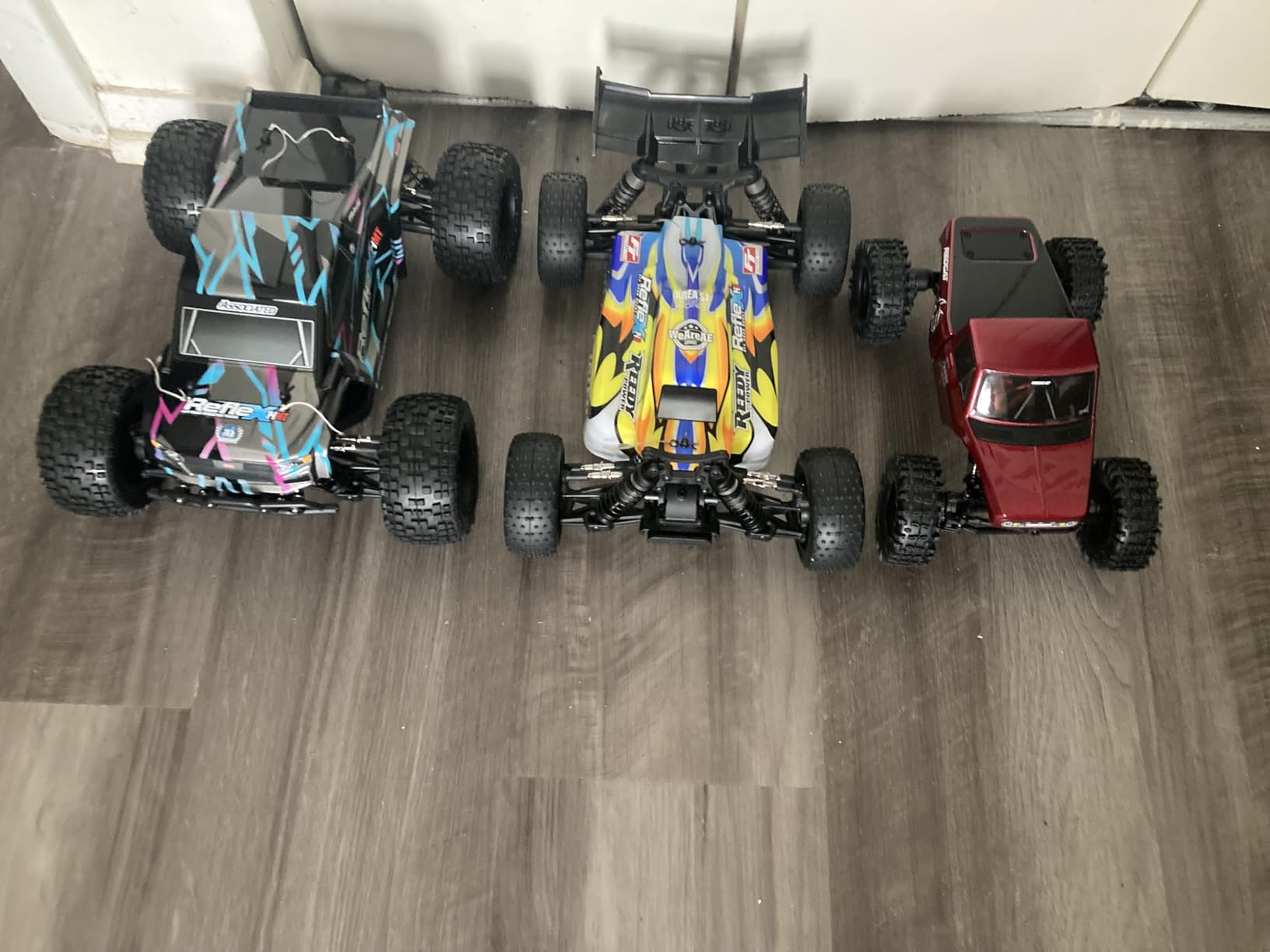 Redcat Racing Ascent-18 APEX, 1/18 Scale Brushless Electric Rock Crawler, Carbon Fiber, 4WD RC Car for Adults with 2.4GHz Radio System (Gray) customer photo 2