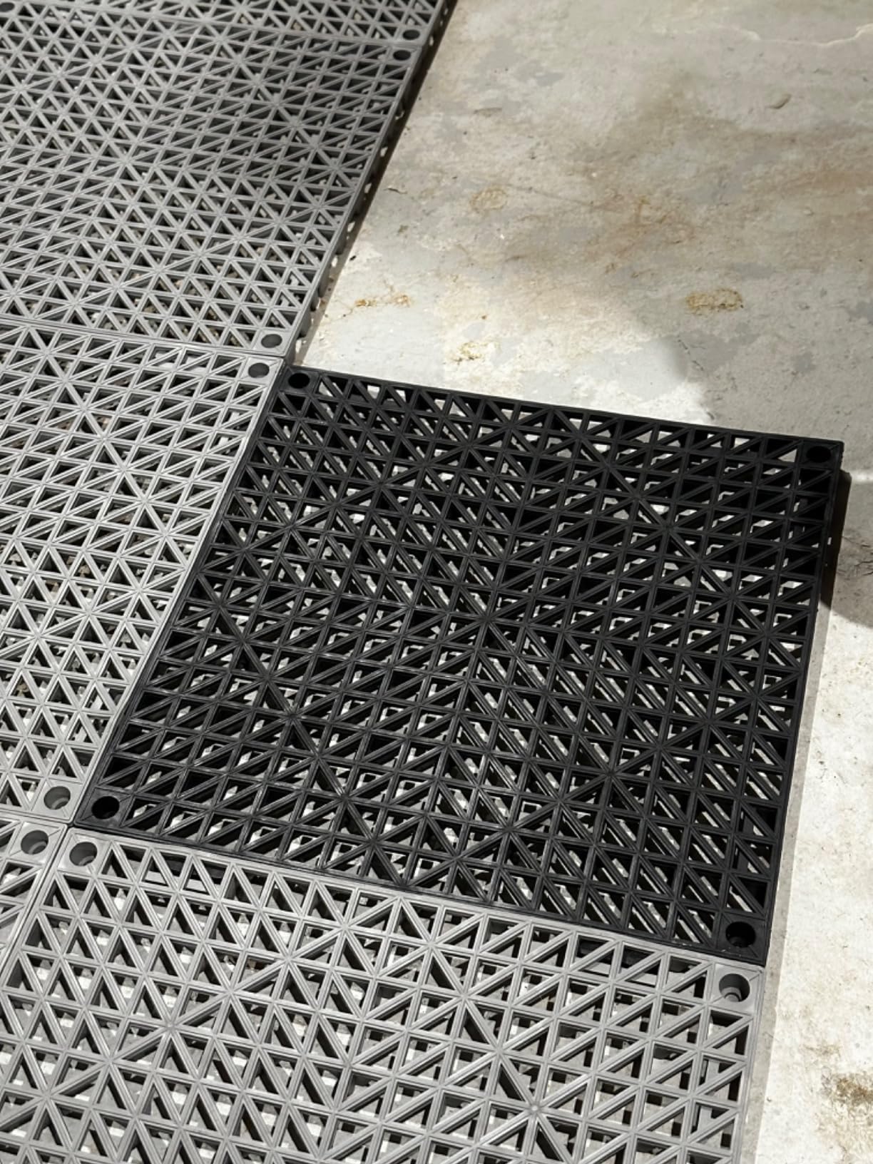 12PCS Drainage Interlocking Floor Tiles 11.8