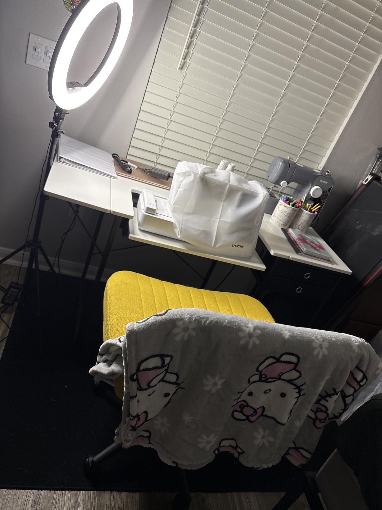 VEVOR Sewing Table, Multipurpose Sewing Machine Table with Foldable Side Shelf, Adjustable Shelf, Steel Legs, Computer Desk for Home, Fashion Studio, Art Studio, Educational Institution, White customer photo 1