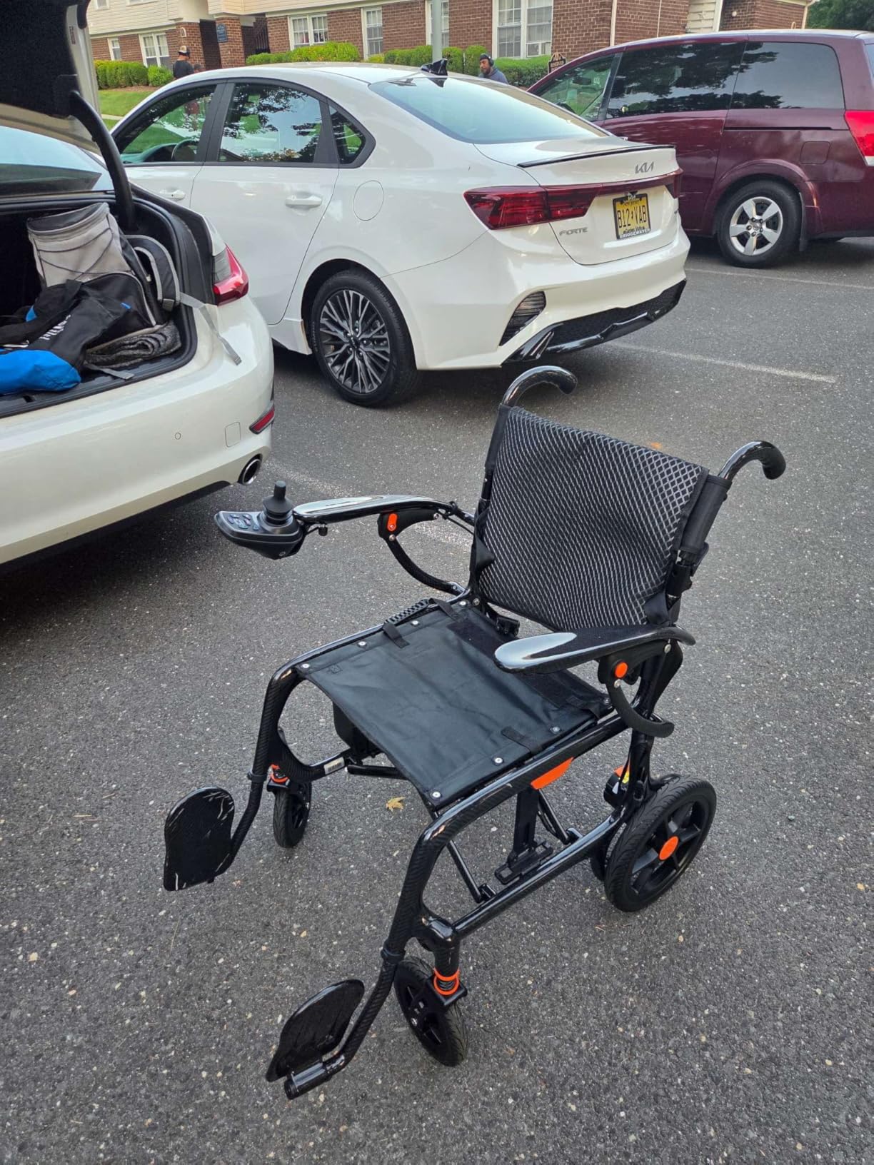 28lbs Ultralight Foldable 100% Carbon Fiber Electric Wheelchairs for Adults, FreeWink Rear Control 28 Miles Long Range Power Wheelchairs with 2 Lithium Batteries for All Terrain Airline Approved customer photo 1