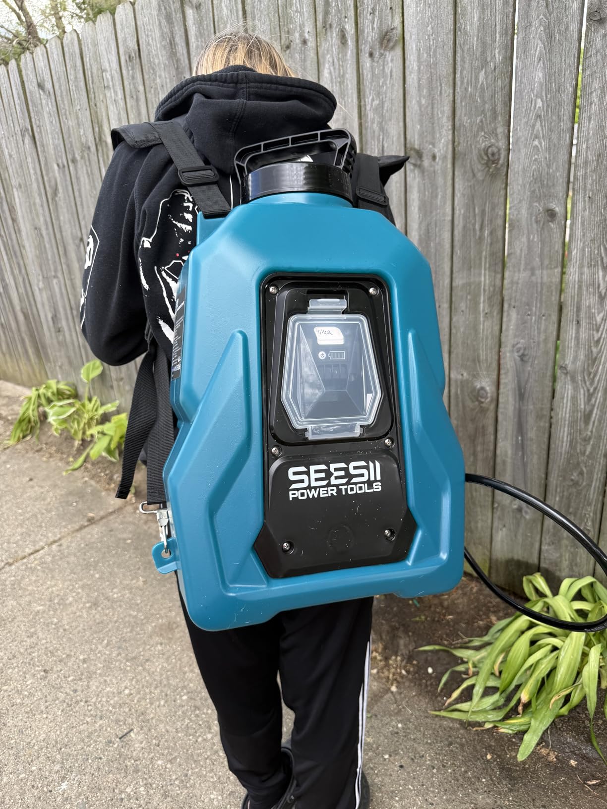SEESII Backpack Sprayer Battery Powered, Leak-Proof 5-Gallon, Dual Battery Electric Sprayer with Telescopic Brass Wand & 7 Nozzles, 100 PSI Adjustable Pressure for Weed Lawn Garden Pest Control customer photo 2