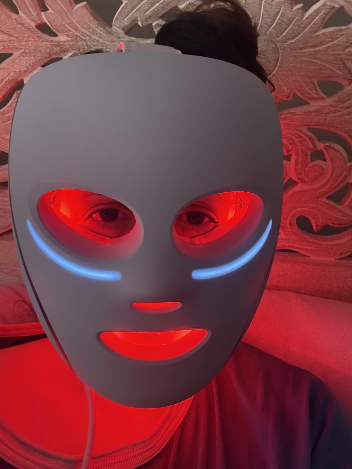 Shark CryoGlow LED Face Mask with Under-Eye Cooling, Anti-Ageing & Blemish Repair, Red & Blue LED, Infrared Light Therapy customer photo 2