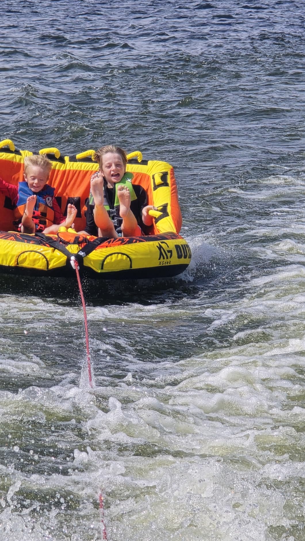 XGeek Towable Tubes for Boating, 1-4 Person Water Sport Towables for Boat to Pull, Heavy-Duty Front & Back Tow Points Inflatable Boat Tube, Super Sofa Tubes with Stronger 840D Nylon Cover customer photo 2