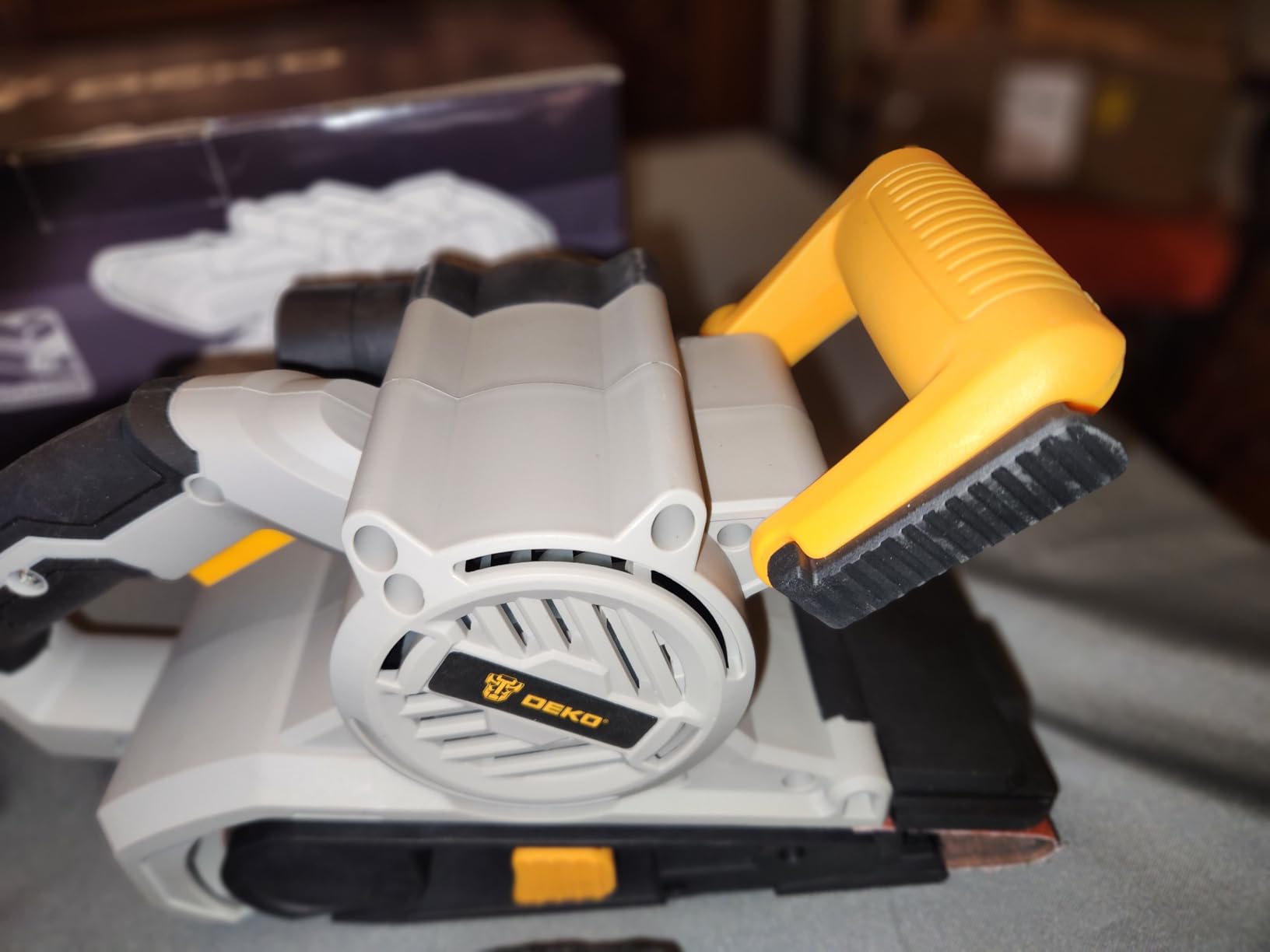 DEKOPRO 8.4A Belt Sander Handheld with Dust Bag & 2 Metal C Clamps, 1010W 3x21-Inch Power Belt Sanders with Variable-speed Control for Woodworking customer photo 2