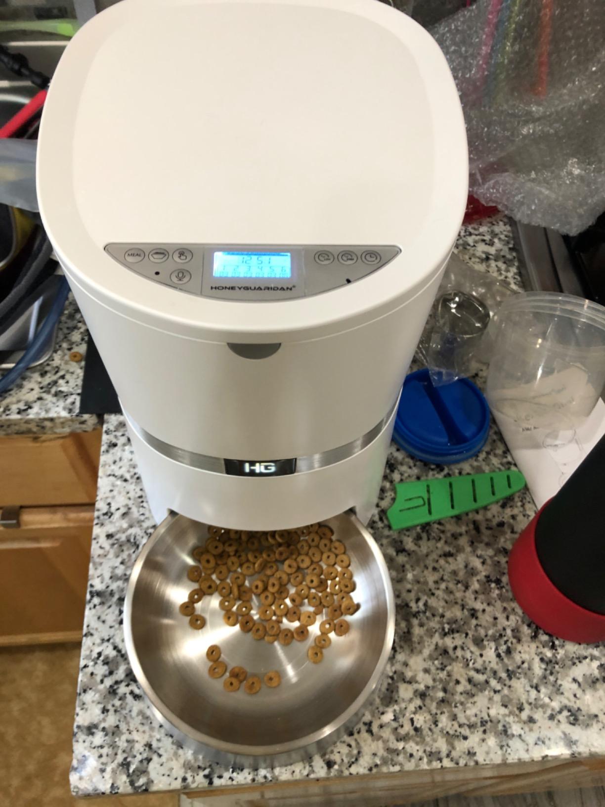 HoneyGuaridan Automatic Cat Feeder for 2 Cats, 2.4/5G WiFi Smart Feed Pet Feeder with Stainless Steel Bowl, APP Control Dispenser, Dual Power Supply, Desiccant Bag, 10s Meal Call Black customer photo 2