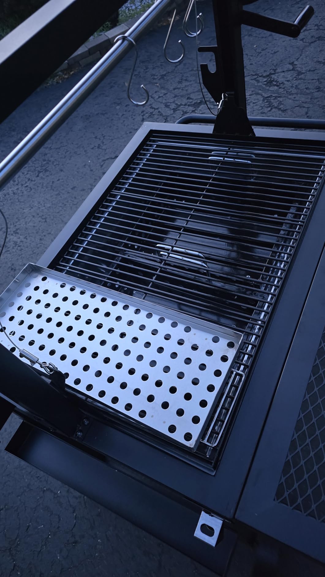 Argentine Santa Maria Grill, Wood Fire & Charcoal BBQ Grill with Adjustable Height Grates, Argentinian Open Fire Grill with S-Hooks and Foldable Front Table customer photo 1