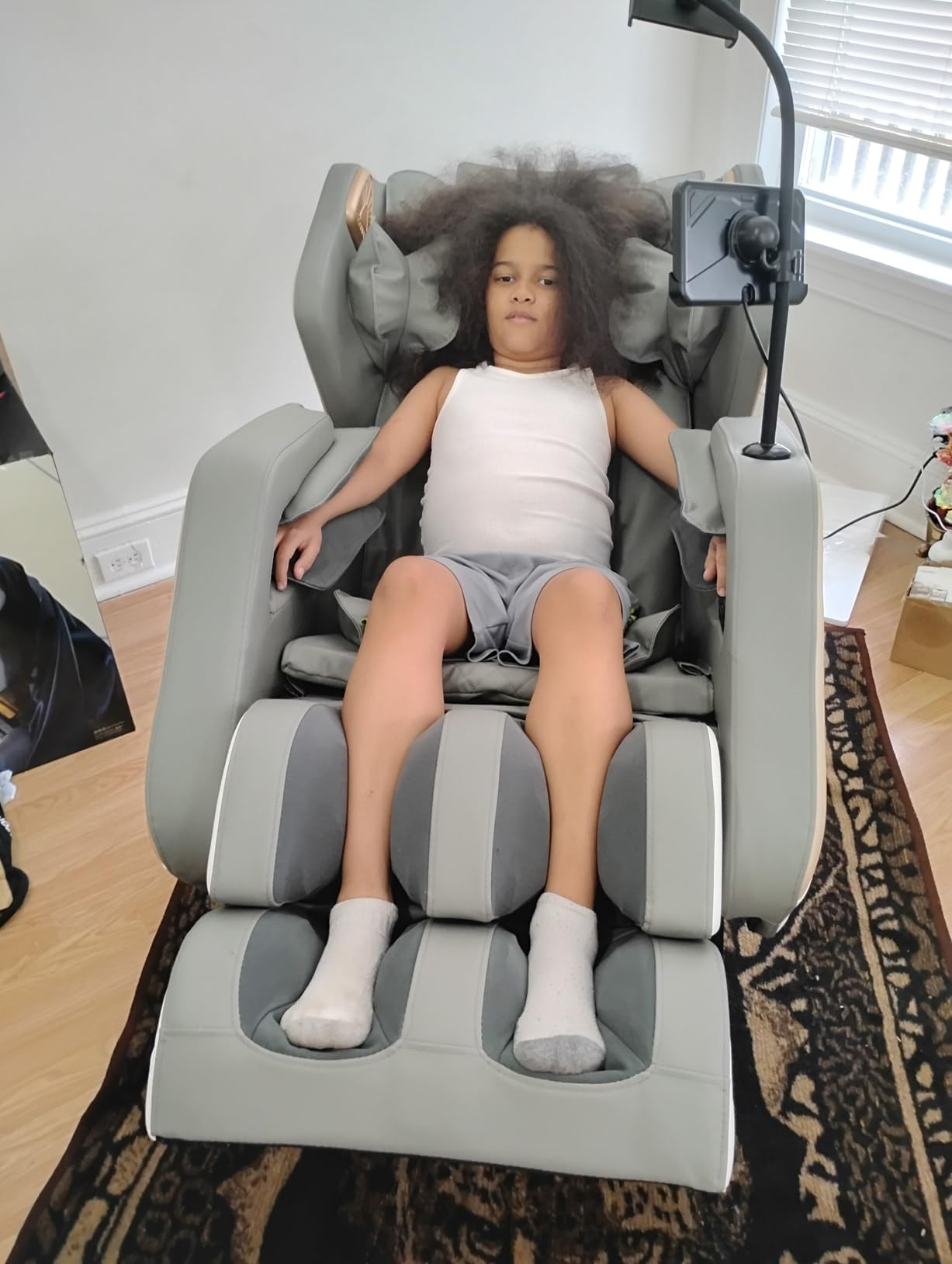 Massage Chair Full Body, Zero Gravity Massage Chair 2026 for Back Fatigue with 10 Fixed Rollers, Heating, Airbags, Phone Controller, Nightlights, Bluetooth Speaker for Living Room, Bedroom customer photo 1