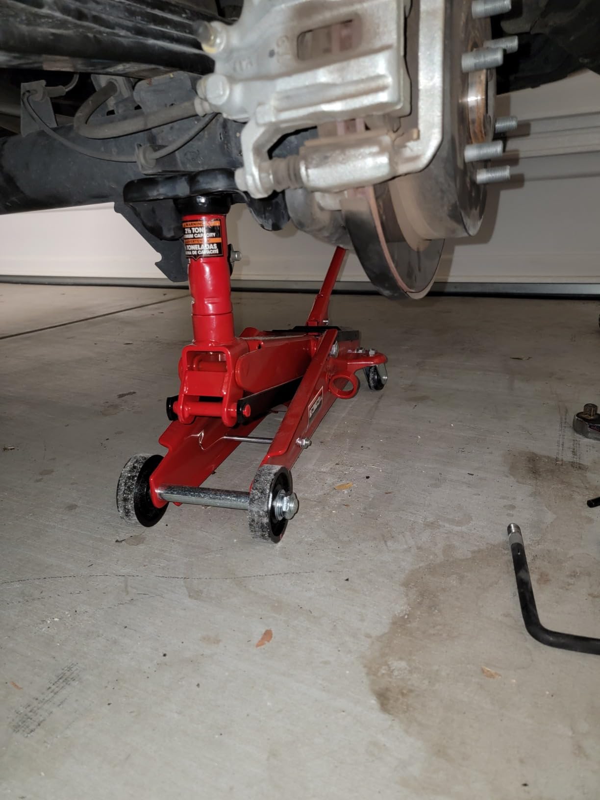 BIG RED T83006 Torin Hydraulic Trolley Service/Floor Jack with Extra Saddle (Fits: SUVs and Extended Height Trucks): 3 Ton (6,000 lb) Capacity, Red customer photo 2