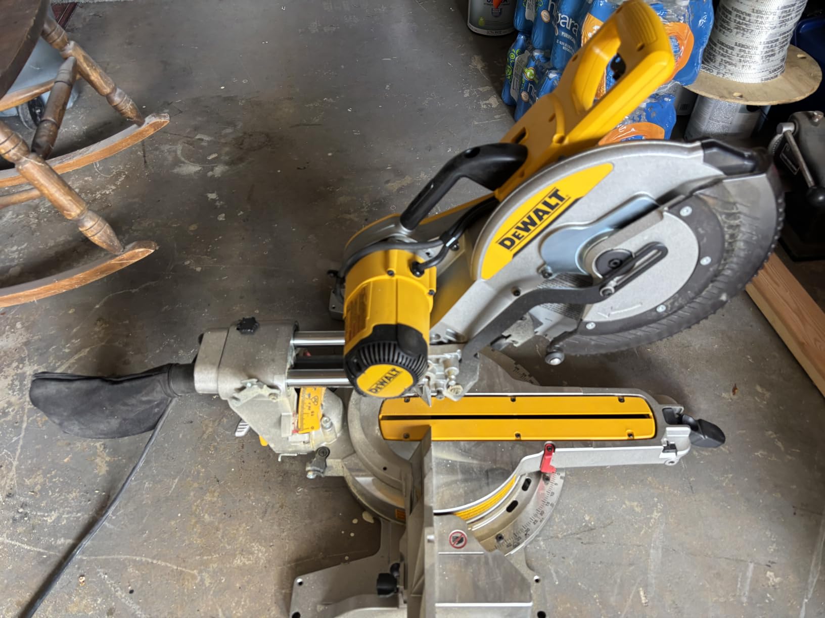 DEWALT Miter Saw, 12-inch Double Bevel Sliding Compound Miter Saw with XPS LED Shadow Light System, Includes Blade Wrench, Material Clamp and Dust Bag (DWS780) customer photo 1