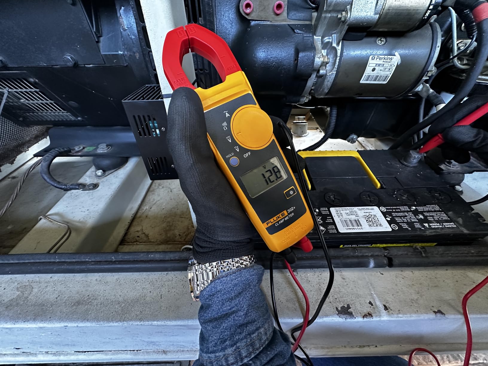 Fluke 302+ Digital Clamp Meter, 30mm Jaw, Measures AC Current to 400A, Measures AC/DC Voltage to 600V customer photo 2