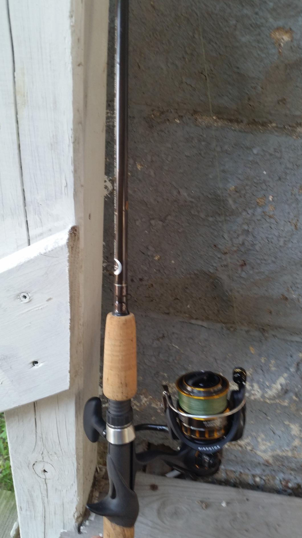 Daiwa BG2500 BG Saltwater Spinning Reel, 5.6:1 Gear Ratio, 6+1 Bearings, 13.20 lb Max Drag, Black/Gold customer photo 1