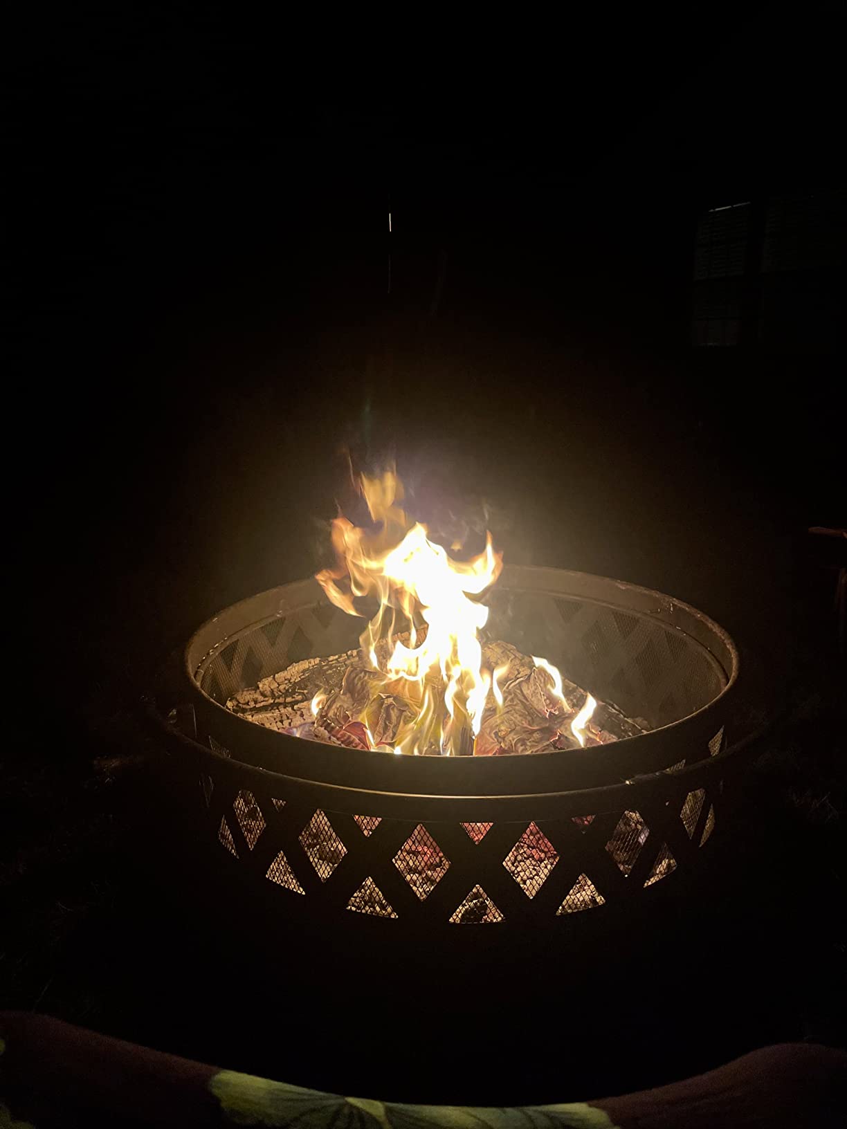 Sunnydaze Crossweave Outdoor Fire Pit - Wood-Burning Fire Pit for Outside with Spark Screen, Poker and Round Cover - Steel Patio Firepit for Backyard, Deck, Porch - 36-Inch - Black customer photo 1