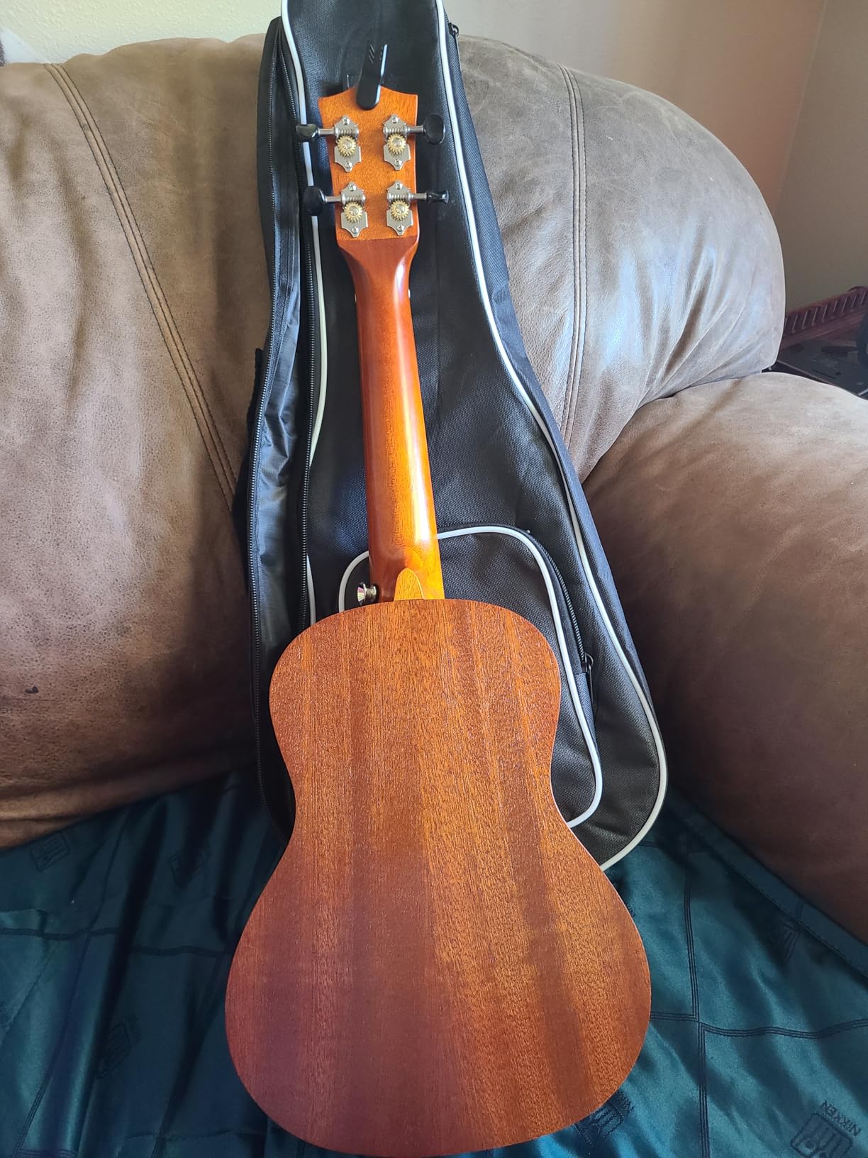 AKLOT Concert Ukulele Solid Mahogany 23 inch for Professional Beginners Adults Kit with Free Online Lesson and Uke Accessories customer photo 1