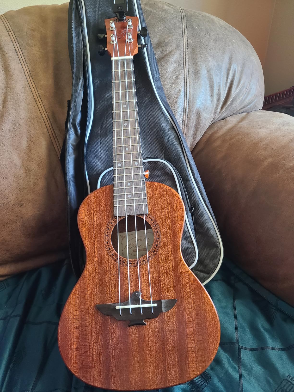AKLOT Concert Ukulele Solid Mahogany 23 inch for Professional Beginners Adults Kit with Free Online Lesson and Uke Accessories customer photo 2