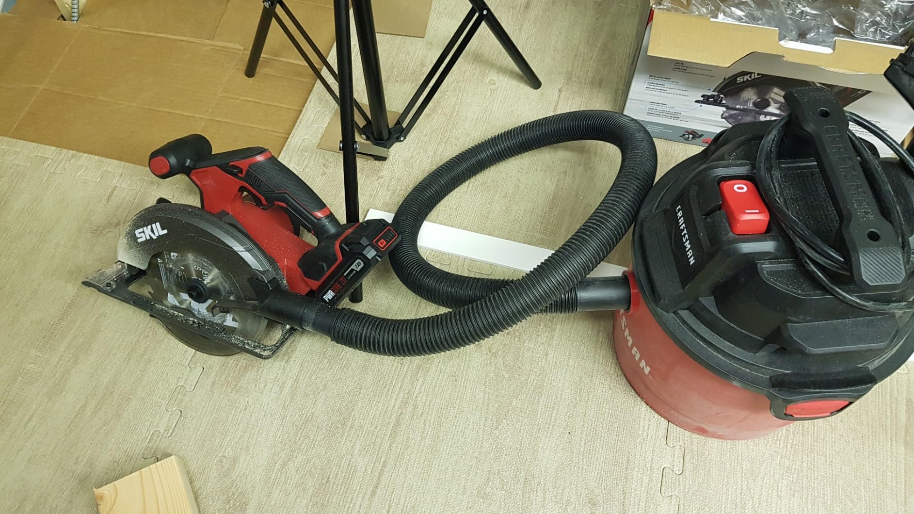 SKIL 20V 6-1/2 Inch Cordless Circular Saw Includes 2.0Ah PWR CORE 20 Lithium Battery and Charger - CR540602 customer photo 2