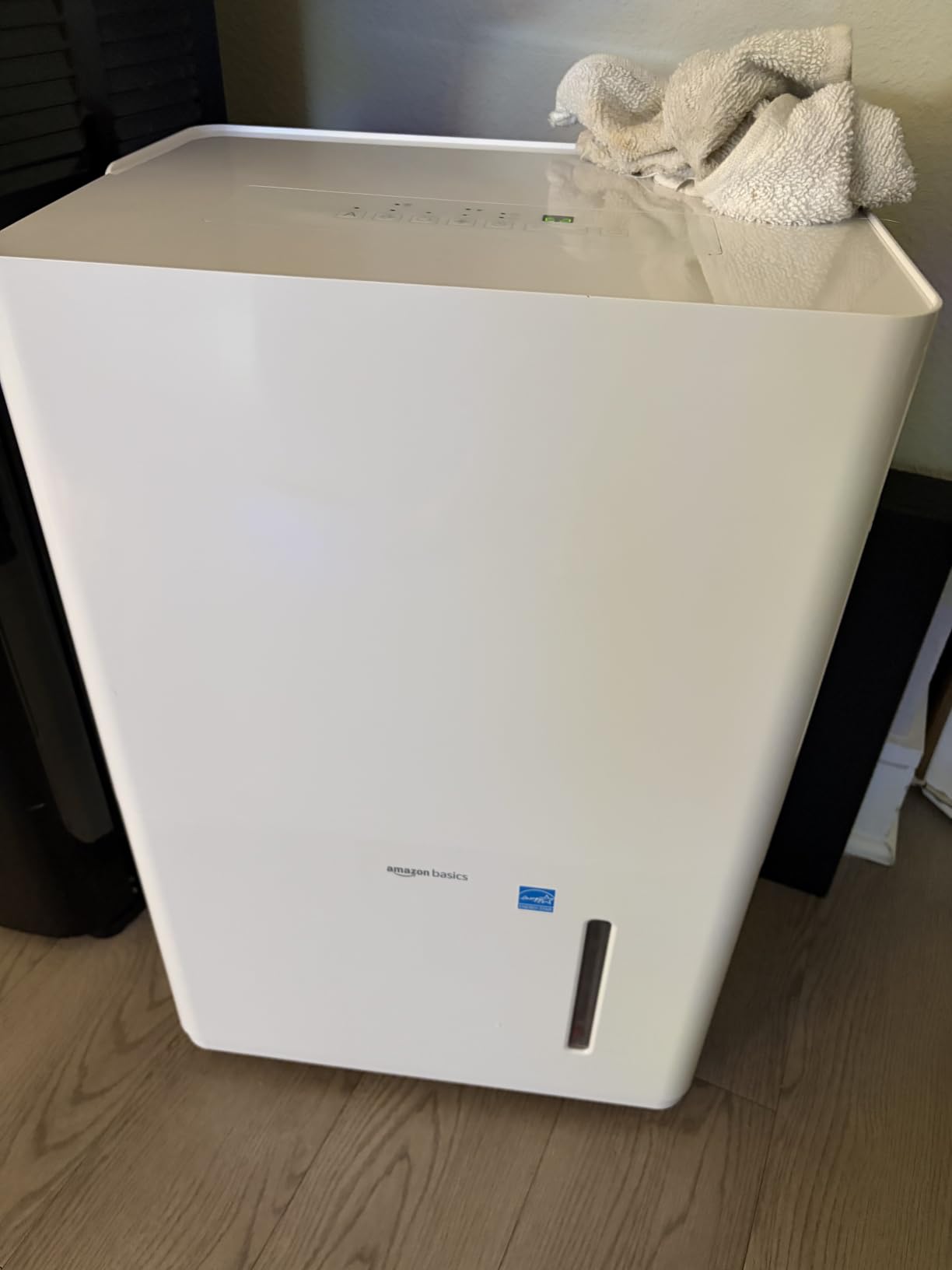 Amazon Basics 50-Pint Large Dehumidifier with Pump, Energy Star Certified, Humidity Control, Auto-Defrost, Timer, Overflow Protection for Rooms up to 4000 SFT, White customer photo 1