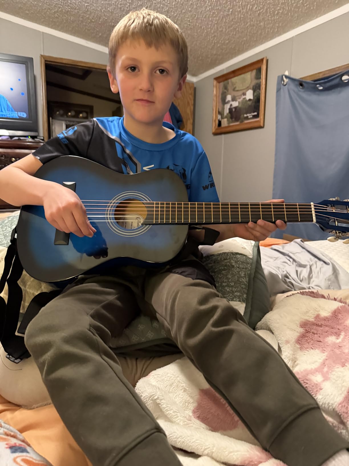 Ashthorpe 38-inch Beginner Acoustic Guitar (Black), Starter Kit with Gig Bag, Extra Strings, Strap, Picks, and Lessons customer photo 2