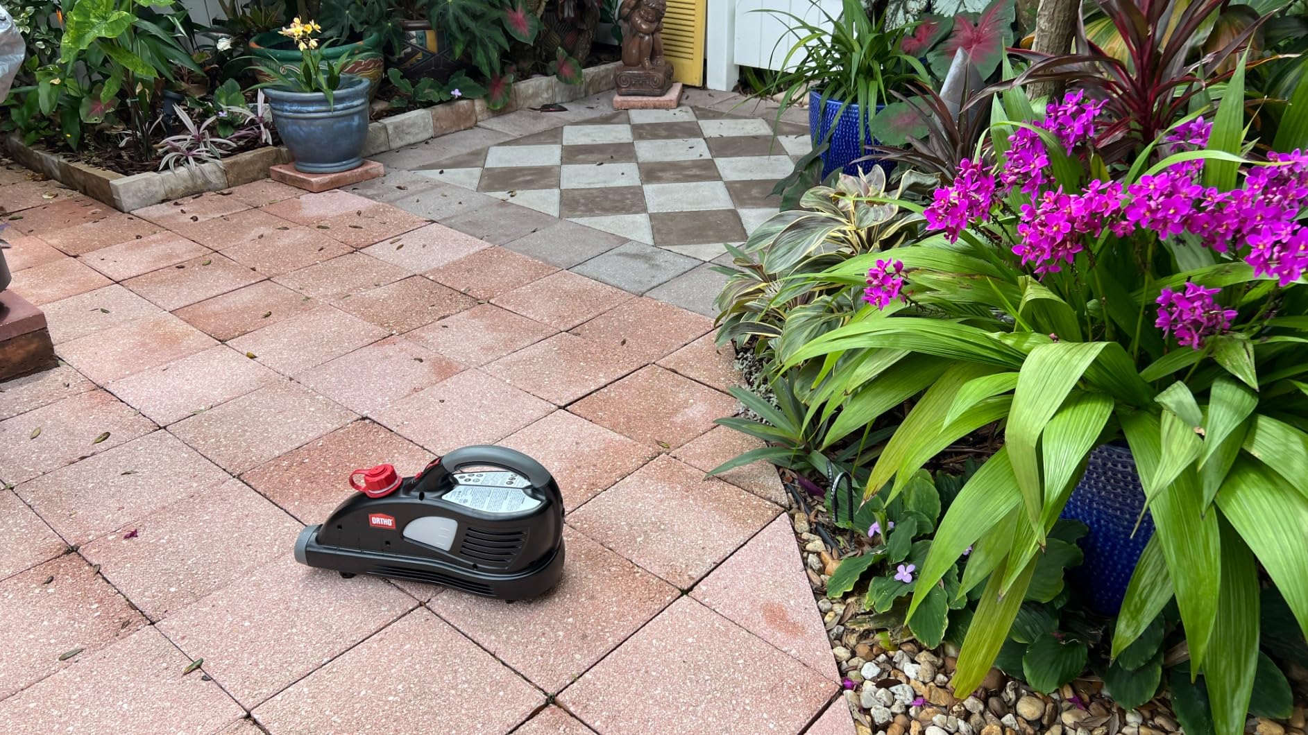 Ortho AllClear Power Mister - Rechargeable Battery-Powered Lawn and Garden Sprayer, No Propane, Sprays up to 15 ft. and Covers up to 20,000 sq. ft. Per Charge customer photo 1