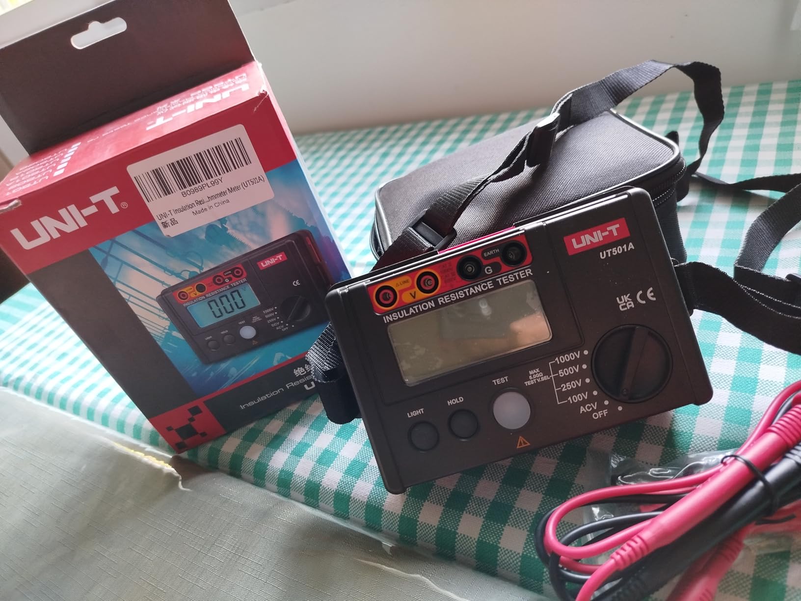 UNI-T UT501A 1000V Megohmmeter Insulation Megger Tester, Ground Resistance Tester Meter 0 Megohm to 5.5GOhm with AC 100V/250V/500V Testing Voltage and LCD Display Backlight customer photo 1
