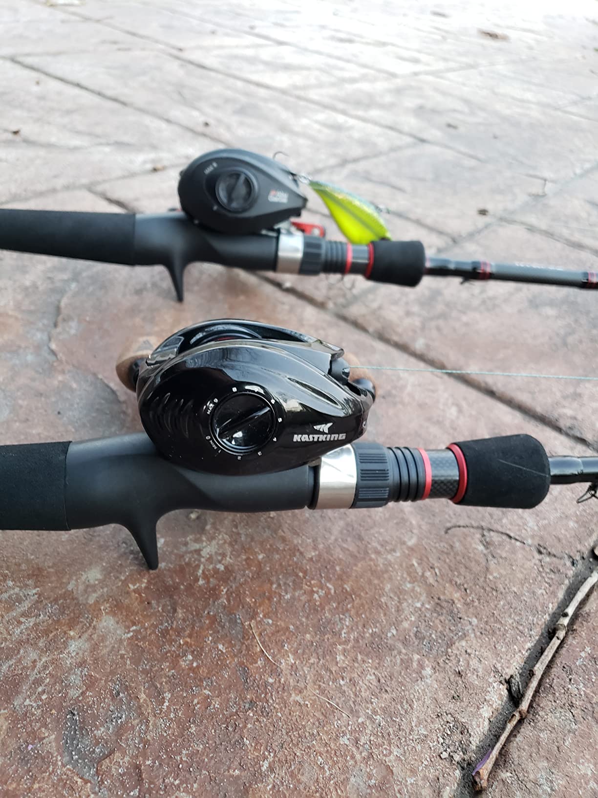 KastKing MegaJaws Elite Baitcasting Fishing Reel, New AutoMag Dual Braking System, Only 6.7oz, 17.64 LBs Carbon Fiber Drag, 11+1 Shielded BB, High Speed 5.4:1 to 9.1:1 Gear Ratios customer photo 1