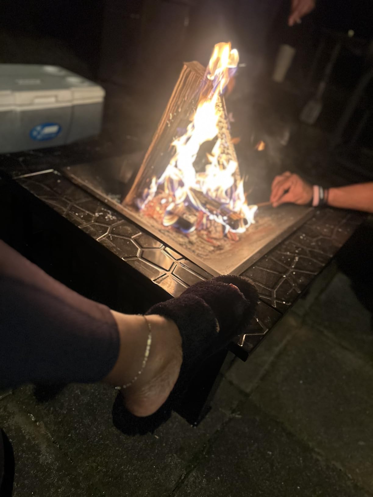 Devoko Outdoor Fire Pit, 32 Inch Firepit Table Metal Outdoor Fireplaces with Waterproof Cover for Outside Patio Camping (Black) customer photo 2