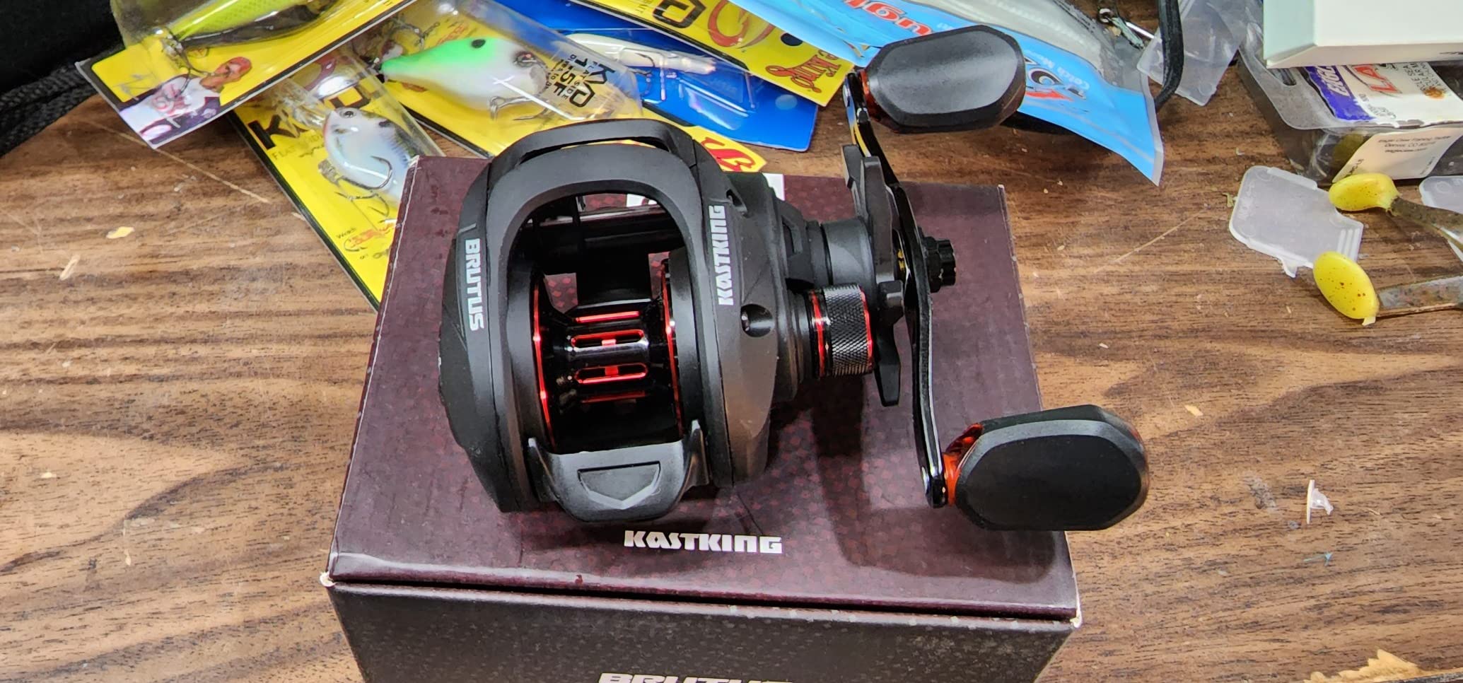 KastKing Brutus Baitcasting Fishing Reel, Graphite Frame, 7.2:1 Gear Ratio, 5+1 Shielded Stainless-Steel Ball Bearings, 10 Button Magnetic Braking System, 17.6LB Carbon Fiber Drag, Aluminum Handle customer photo 1