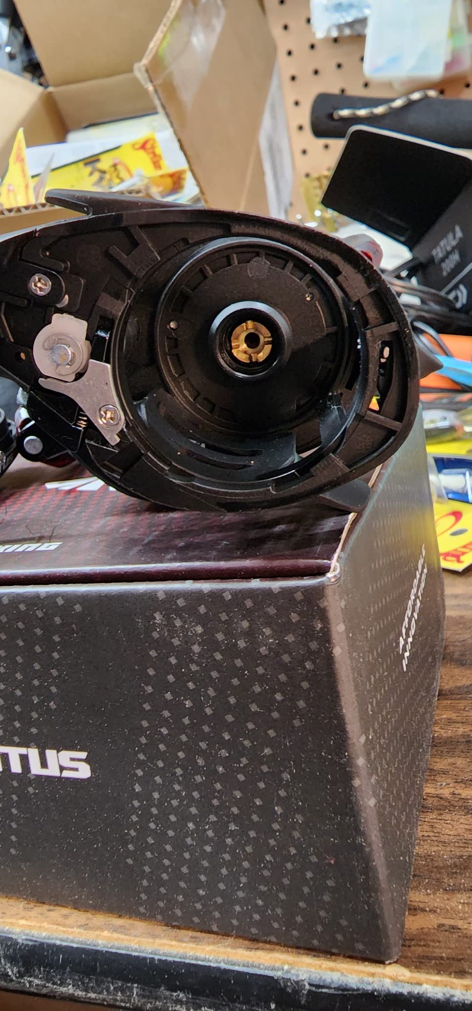 KastKing Brutus Baitcasting Fishing Reel, Graphite Frame, 7.2:1 Gear Ratio, 5+1 Shielded Stainless-Steel Ball Bearings, 10 Button Magnetic Braking System, 17.6LB Carbon Fiber Drag, Aluminum Handle customer photo 2