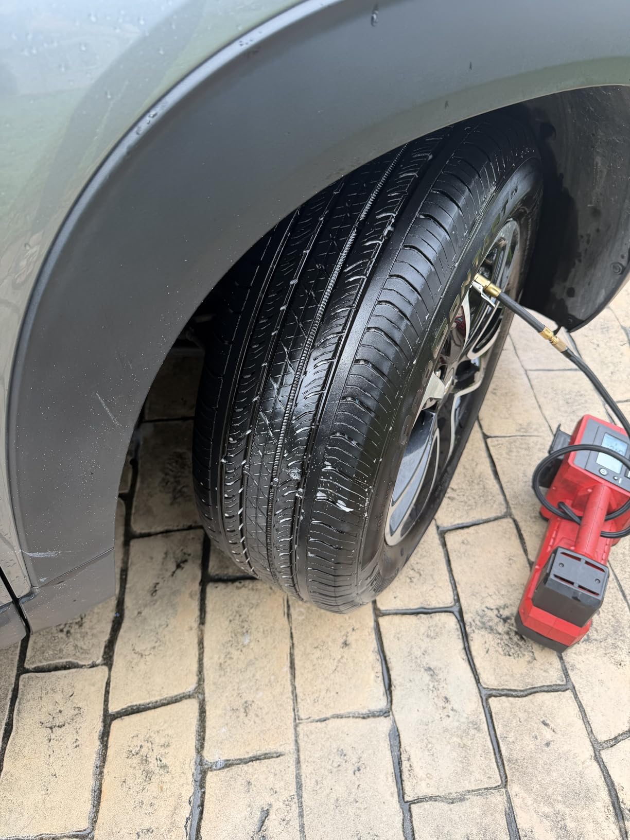 Milwaukee M18 Inflator 2848-20 customer photo 2