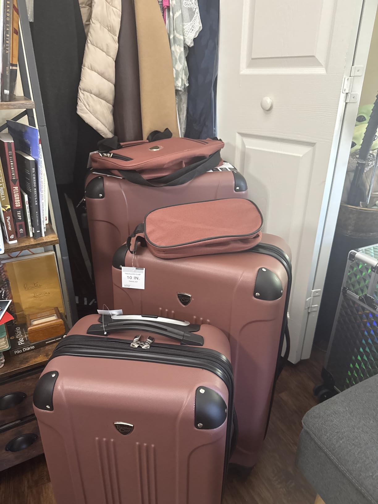 Chicago Hardside Expandable Spinner Luggage, Apple Butter, 5 Piece Set customer photo 2