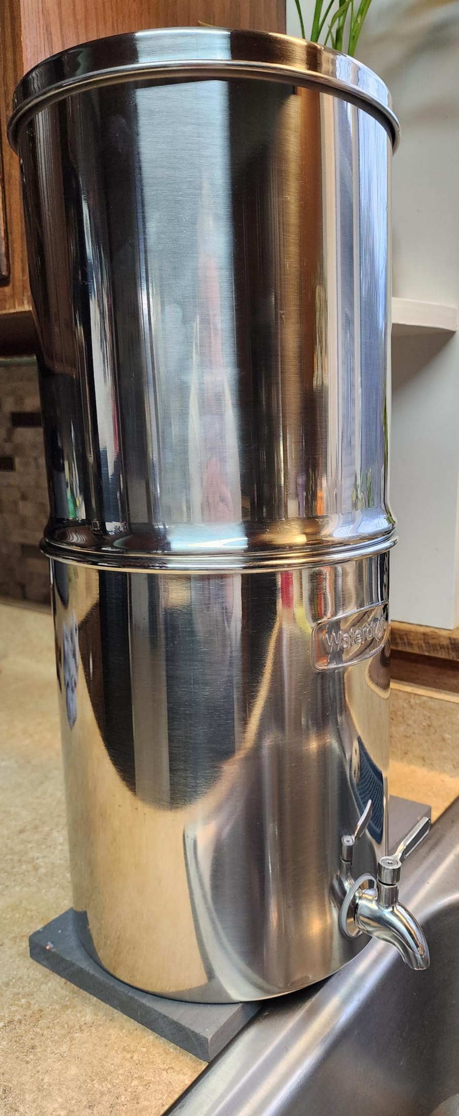 Waterdrop TK-A Gravity Water Filter System, NSF/ANSI 42&372 Standard, Reduces Lead and up to 98% of Chlorine, with 2 Black Carbon Filters and Metal Spigot, 2.25G customer photo 2