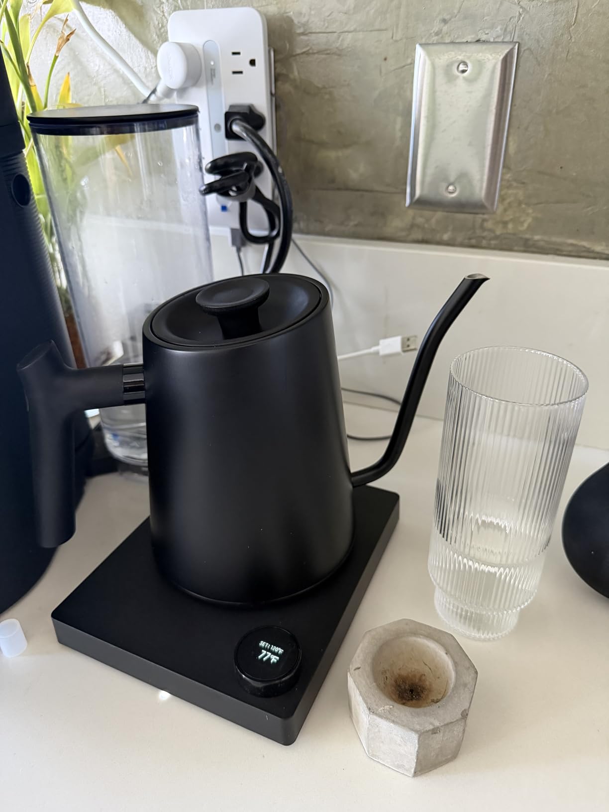 Greater Goods Electric Gooseneck Kettle, 1200W Stainless Steel with Precision Temperature Control, Fast Boil, BPA-Free, Ideal for Pour Over Coffee and Tea, 0.8L (Onyx Black) customer photo 2