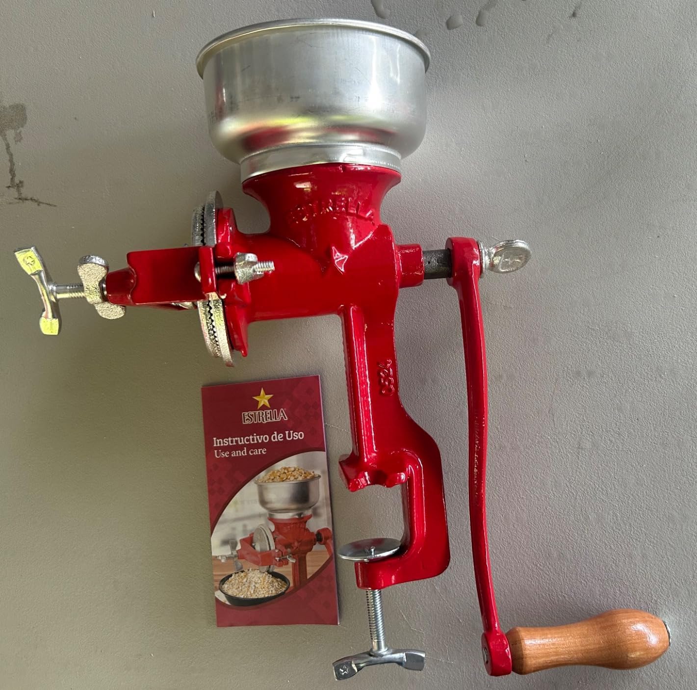 Estrella Cast Iron Manual Crank Corn Grain Grinder 14