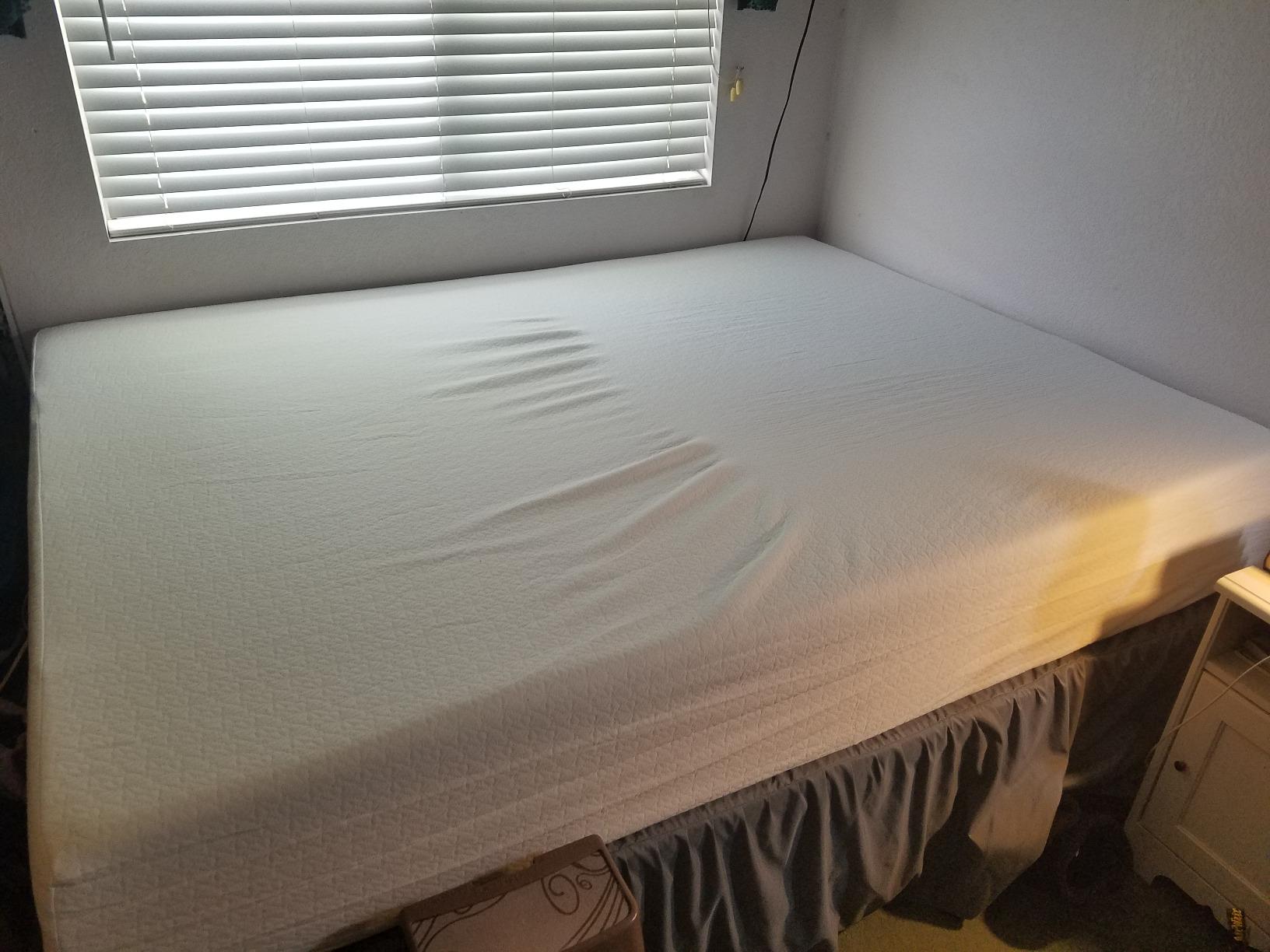 Zinus Green Tea Memory Foam Mattress 12 Inch, Pressure-Relieving Comfort & Full-Body Support, Naturally Fresh, Medium Firm Feel, CertiPUR-US & Oeko-TEX Certified Safe Materials, Queen customer photo 2