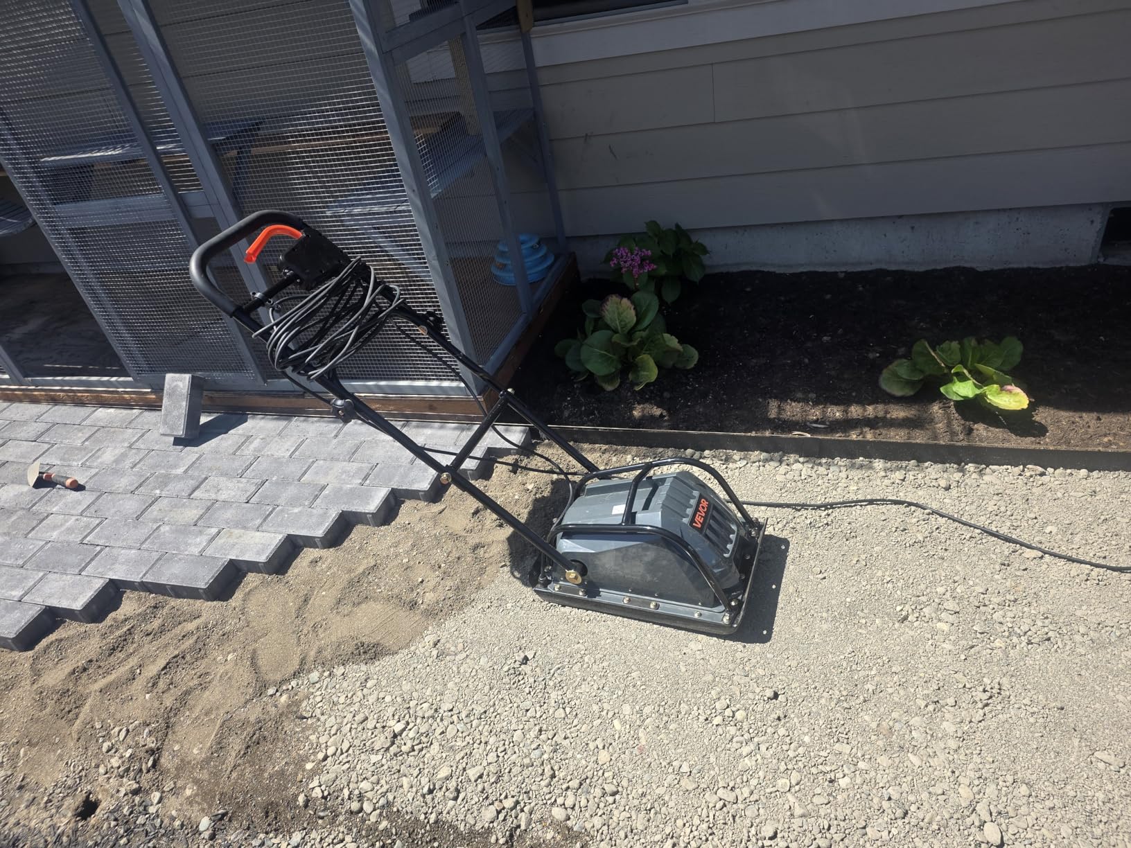 VEVOR 6.5HP Plate Compactor, 196CC Gas Engine, 2360 lbs Vibratory Compaction Tamper, 22.1x15.9 in Plate, 5600 VPM Pavement Compactor for Walkways, Asphalts, Paver Landscaping customer photo 1