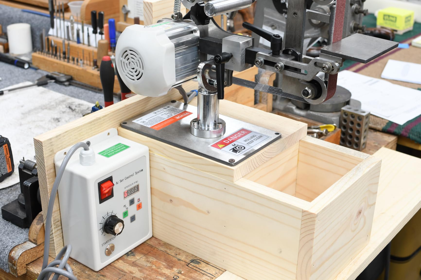 VEVOR 1500W 2HP Belt Sander Grinder, 2
