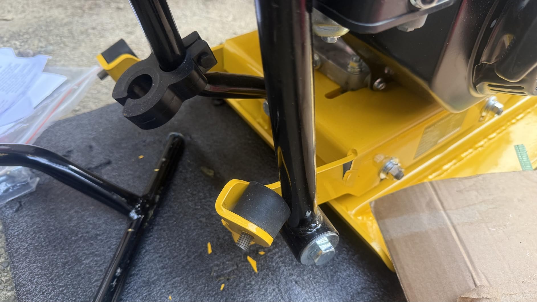 Garvee 7HP Plate Compactor Rammer, 212CC Gas Engine, 4200lbs Compaction Force Rammer Jumping Jack Tamper, 22.1x15.9 in Plate, 5600 VPM Pavement Compactor for Walkways, Asphalts, Paver Landscaping customer photo 1