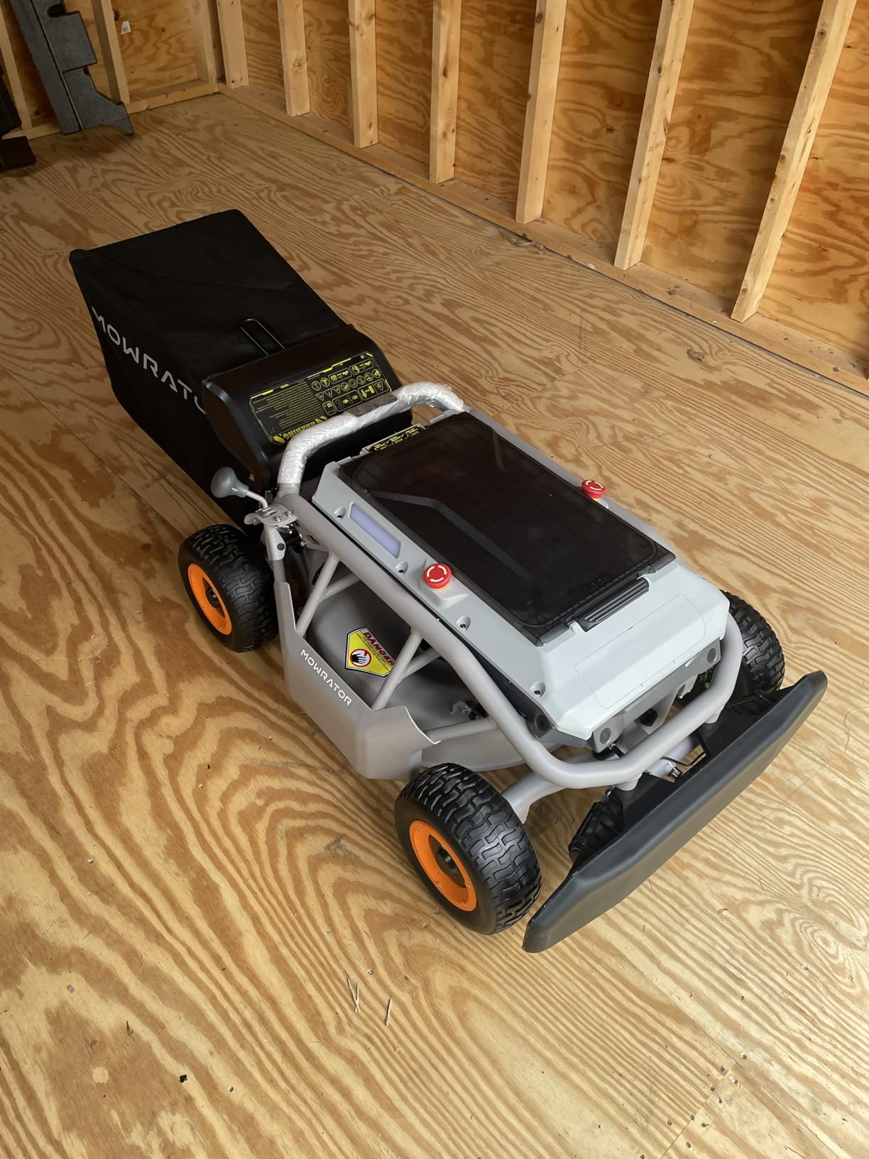 Mowrator S1 4WD 18Ah Remote Control Lawn Mower, All-Season Yard Care, 75% (37 deg) Slope Climbing, 21