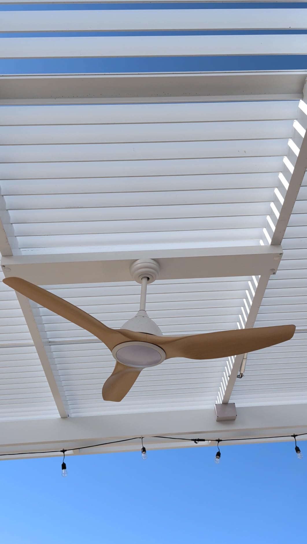 Sofucor 52 Inch Outdoor Ceiling Fans with Lights, Modern Ceiling Fan with 3 Plastic Blade, Quiet, Dimmable, High 7000CFM 6-Speed 3-Timer Reversible DC Motor, for Bedroom Living Room, ETL, White customer photo 1