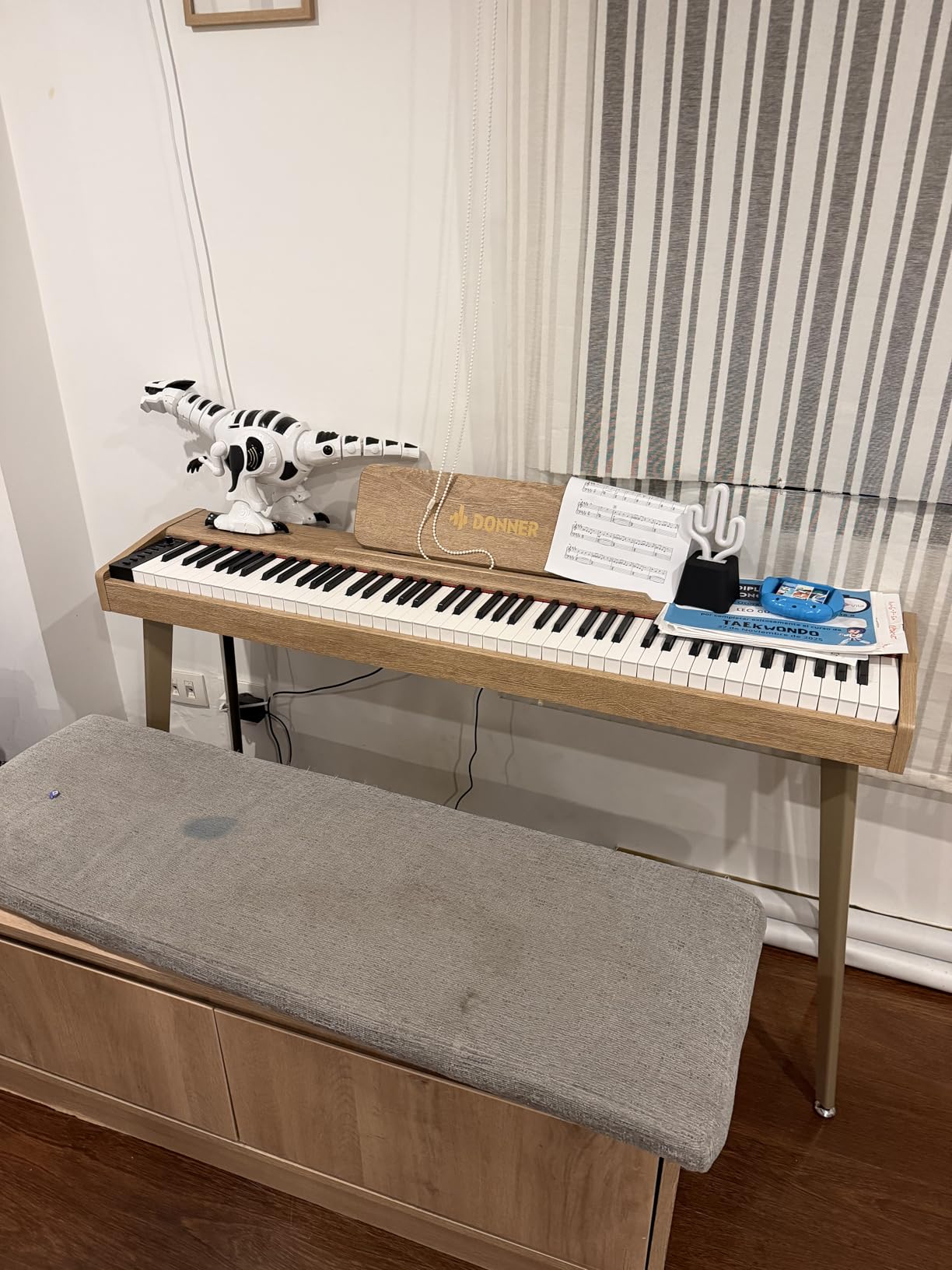 Donner OURA S100 Digital Piano with 88 Key Graded Hammer Weighted Keyboard for Beginner, Full Size Electric Piano Keyboard with Bluetooth, 3 Original Demos, LOCAL OFF, 2x10 W, Piano Three Pedal, Black customer photo 1