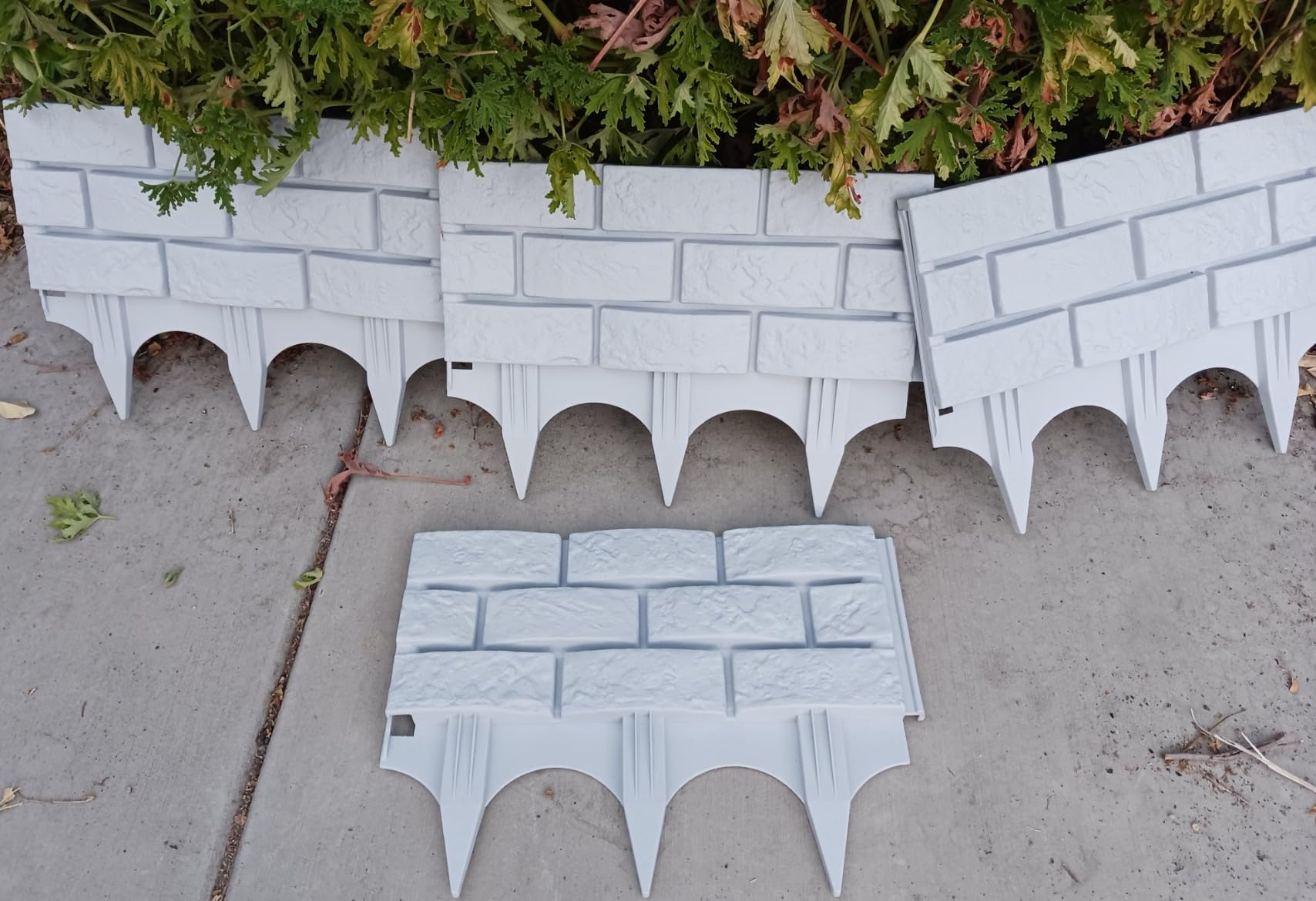 Landical 8 Pcs Imitation Stone Garden Fence - Faux Stone Retaining Wall Look Garden Bricks Border with Ground Stakes, 17.3 x 12.6 in Gray customer photo 1