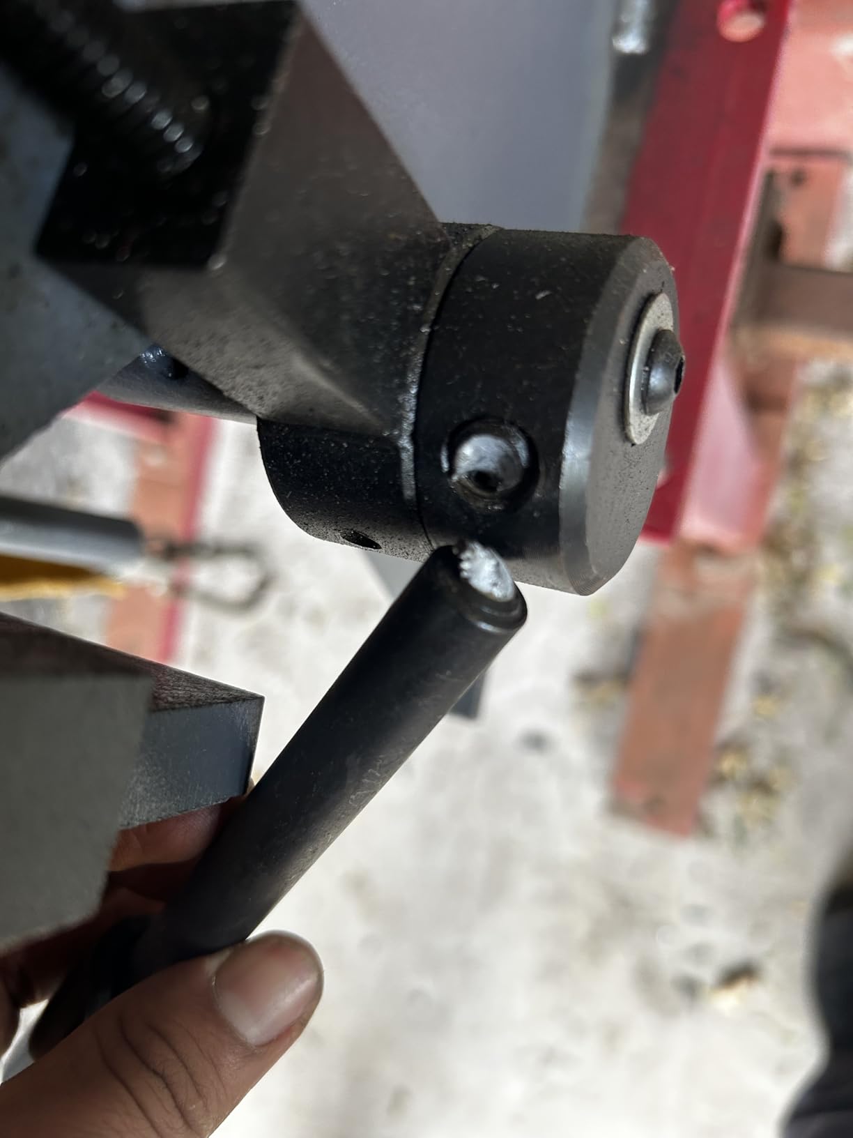 VEVOR Box and Pan Brake, 24in, Portable Metal Bender with 0-135 Degree Bending Angle, Capable of Handling 20 Gauge Low Carbon Steel and 14 Gauge Aluminum, with 5 Adjustable Fingers for Sheet Metal Bending customer photo 2