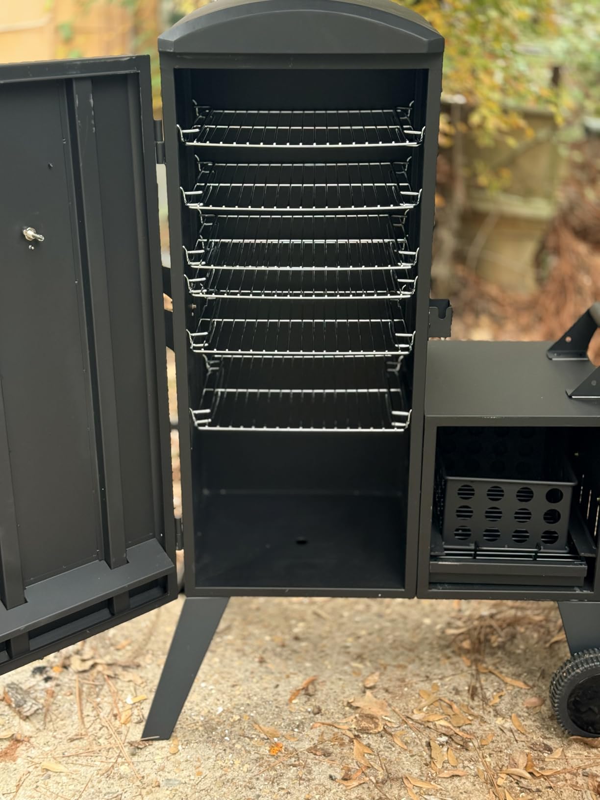 VEVOR Charcoal Offset Smoker, Heavy-Duty Steel BBQ Offset Smoker with Side Firebox, Movable Outdoor Barbecue Smokers with 6 Adjustable Grates, Thermometer & Air Vents for Backyard Patio Party Cooking customer photo 1