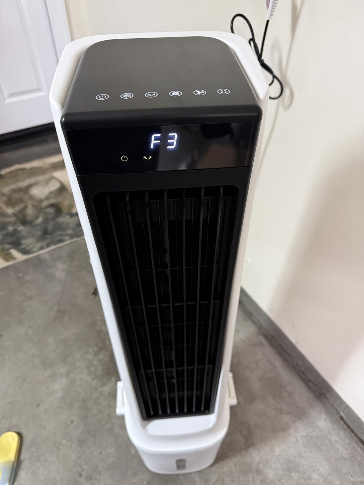 Uthfy 3880 CFM Swamp Cooler with 10.6 Gal Water Tank, 120° Oscillation customer photo 1
