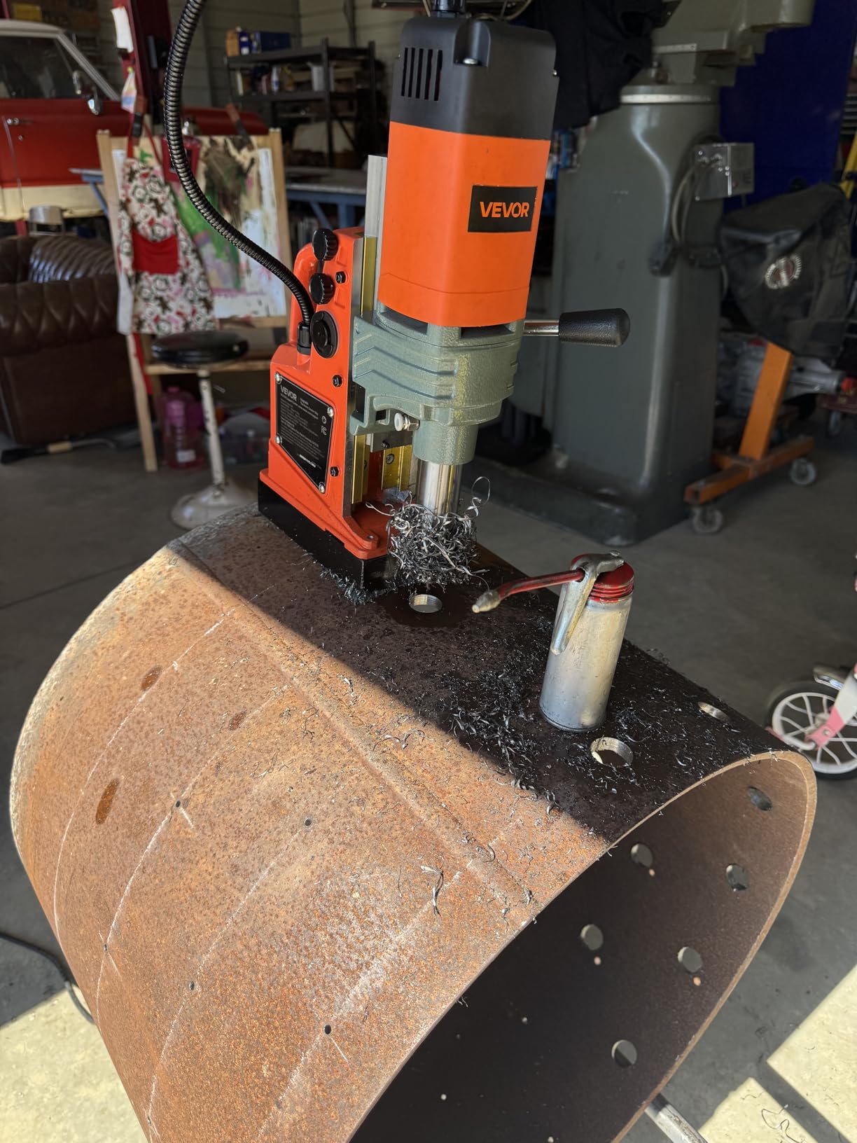 VEVOR 1450W Mag Drill Press, 2 Inch Core Drilling Machine, 2922 lbf Variable Speed Portable Magnetic Drill, Heavy Duty Metal Hole Cutter with 6 Annular Cutters for I-Beam Steel Fabrication & Jobsite customer photo 2