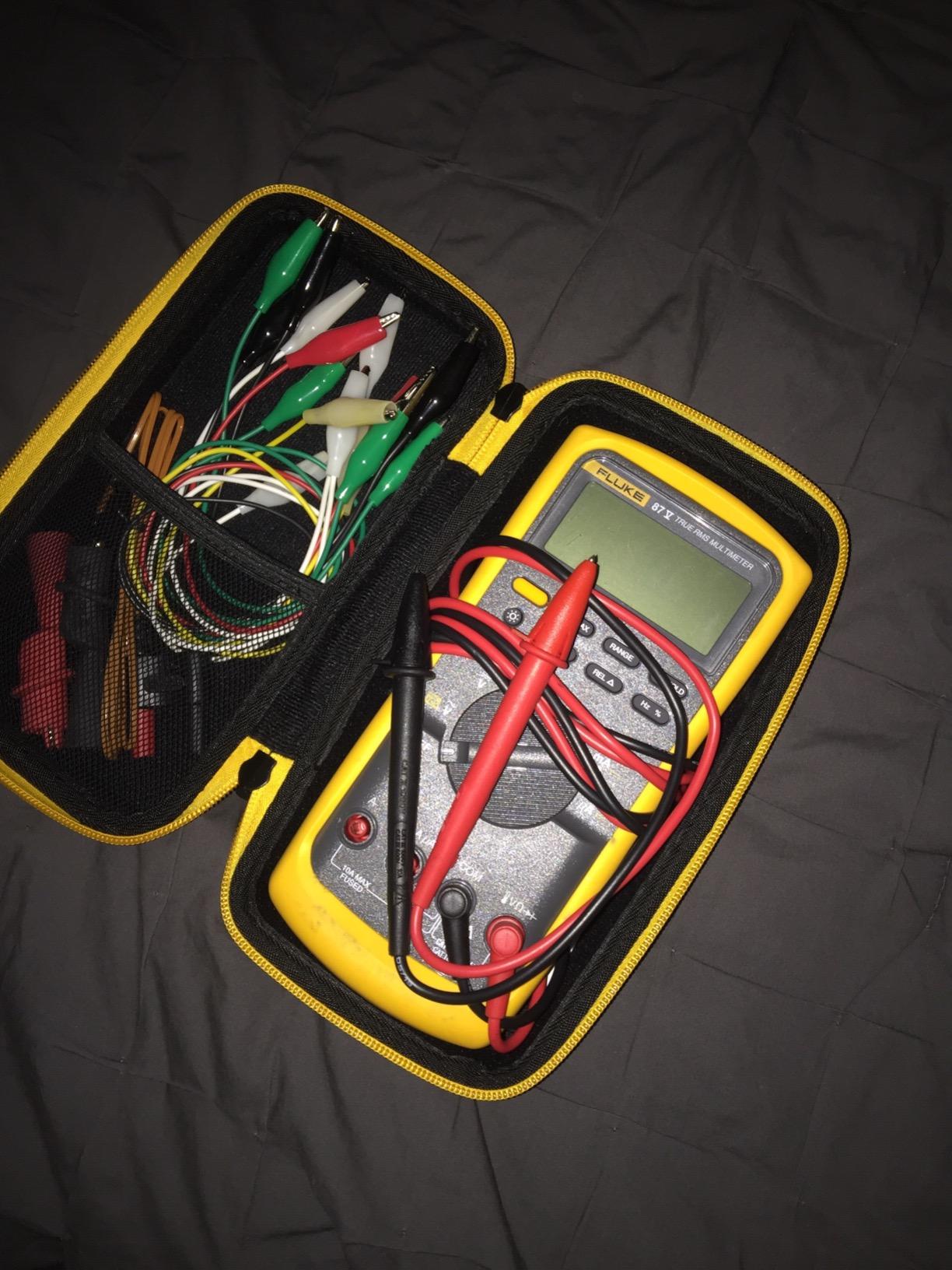 Fluke 87V Industrial Digital Multimeter, for Advanced Troubleshooting, Measures 1000 V AC/DC, Peak Min/Max, Low Pass Filter, Includes TL75 Test Leads, AC175 Alligator Clips, 80BK Temp Probe customer photo 2