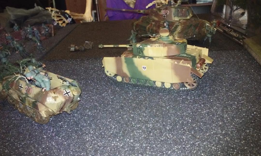 Tamiya 35209 1/35 Pz Kpfw IV Ausf. H Early Ver. Tank Plastic Model Kit customer photo 1